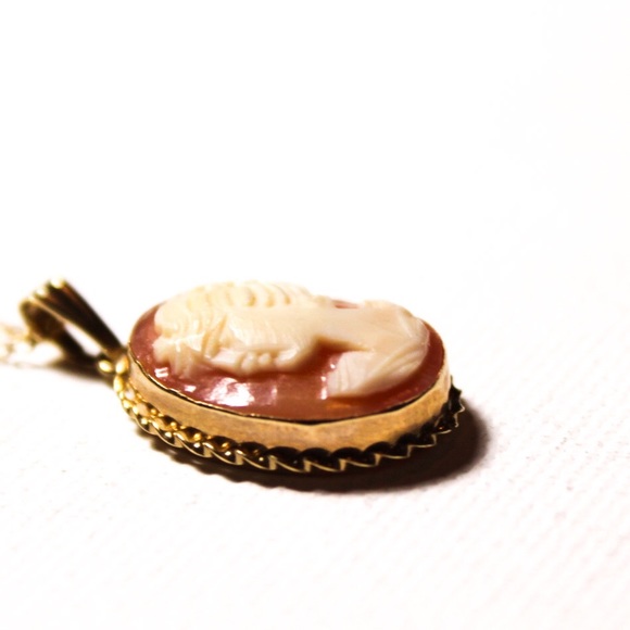 Vintage 14k Carved Shell Cameo Pendant - Picture 4 of 8